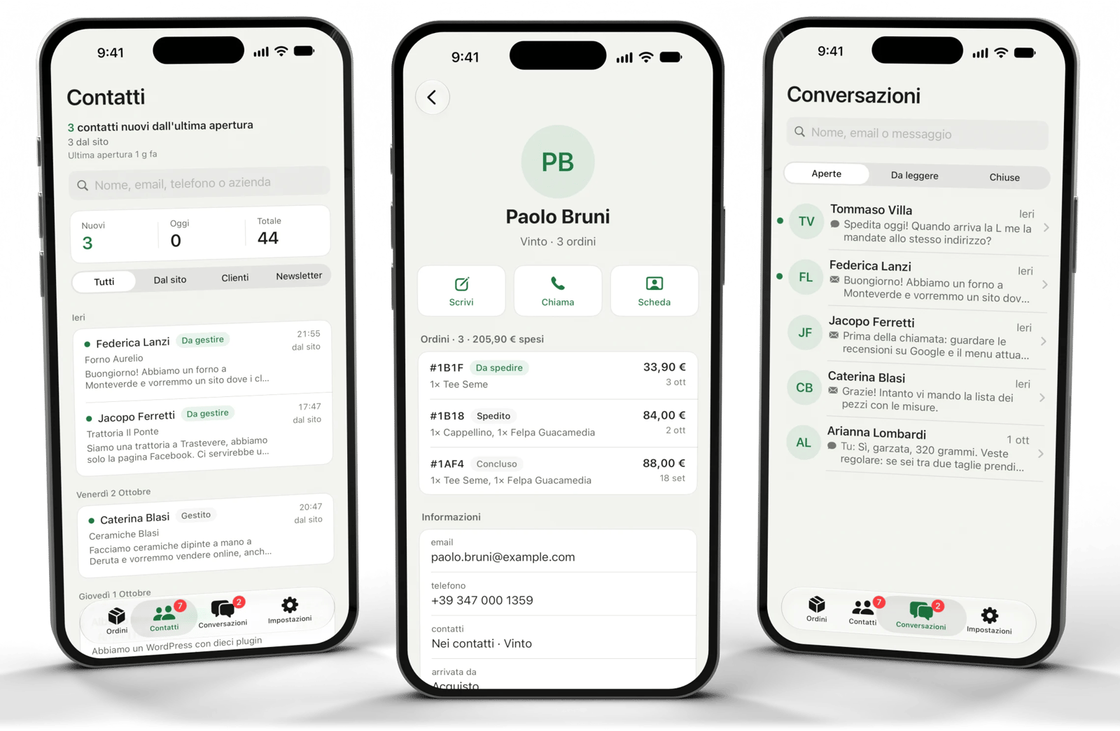 Tre iPhone con l'app: i contatti, la scheda di una cliente e l'elenco delle conversazioni